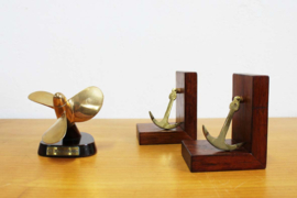 Set houten vintage boekensteunen met ankers en nautische presse papier.