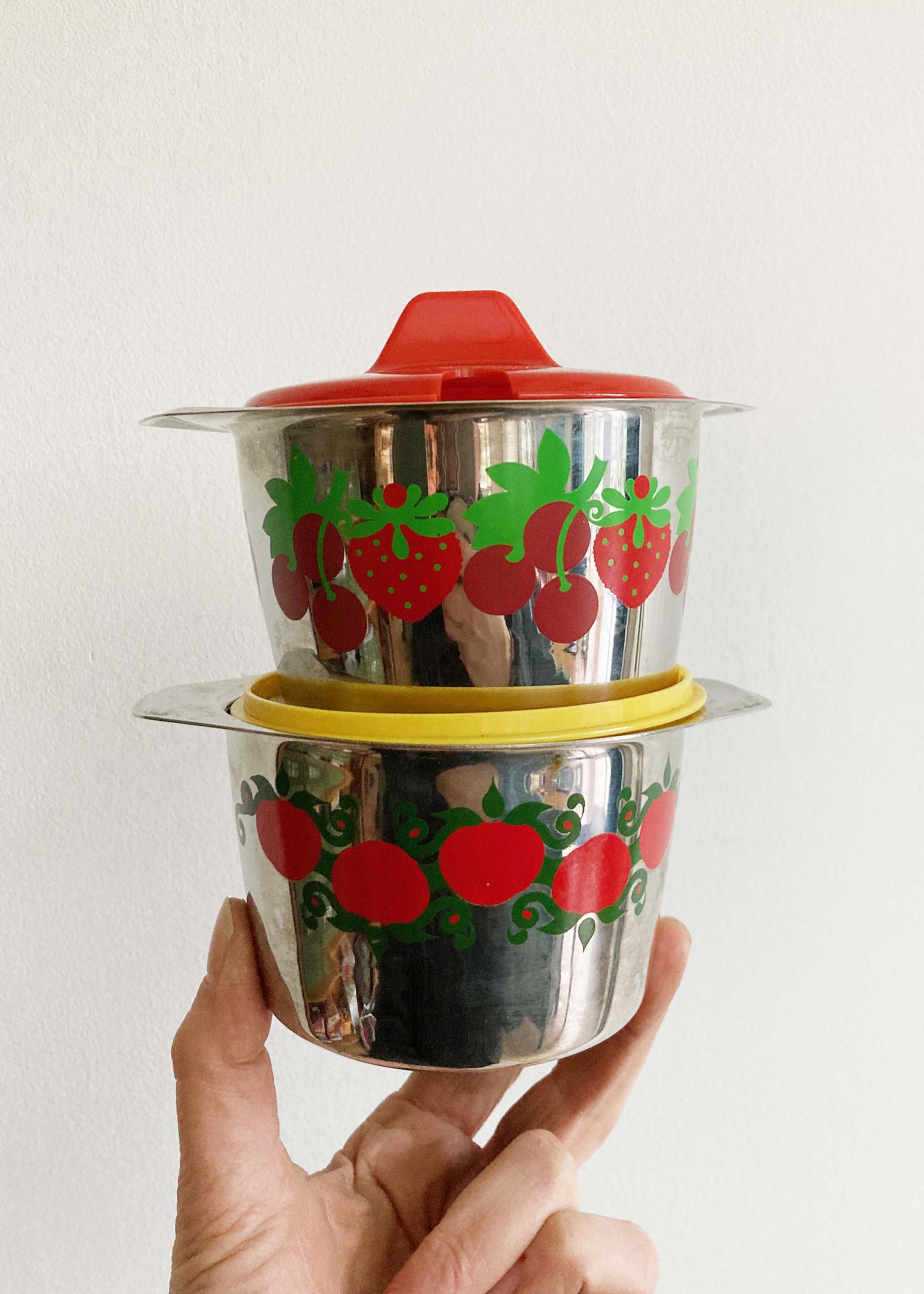 Set van 2 vintage confiture schaaltjes. Vrolijke retro fruit bakjes