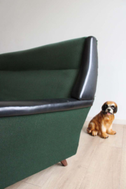 Groene vintage design bank. Retro Mid Century sofa