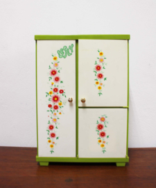 Vintage Lesly kledingkast met opklapbed voor Barbie/Sindy. Retro speelgoed kast