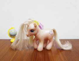 Fluttershy. Vintage My Little Pony - Hasbro. Retro speelgoed MLP paardje