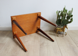 Houten vintage bijzettafeltje. Mid Century retro design tafel