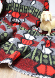 Wollen vintage deken, grijs - groen -rood. Retro sprei / plaid met grafisch patroon.