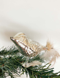 Glazen vintage kerstversiering - vogel met bruine staart.  Zilveren kerstbal