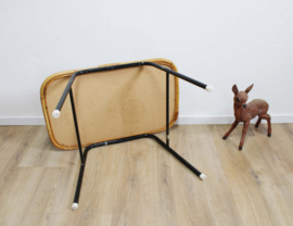 Vintage tafeltje op zwarte poten met Disney blad. Retro kindertafel, Rohe?