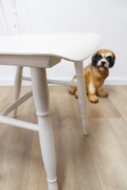 Set van 6 vintage spijlenstoelen. Houten witte retro stoelen