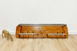 Vintage kapstok met hoedenplank. Retro Mid Century wandkapstok