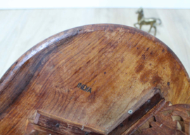 Handgesneden tafeltje uit India. Houten vintage plantentafel
