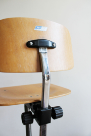 Industriële retro tekenstoel. Vintage atelier / werkplaats stoel