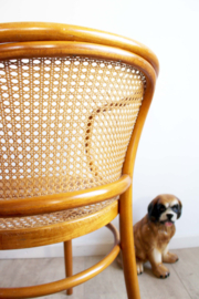 Houten vintage cafe stoel met armleuning. Retro stoeltje in Thonet stijl, model 210?