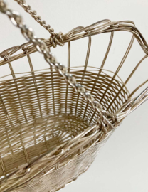 Zilverkleurige fleshouder. Vintage wijn mandje, zilver filigraan?