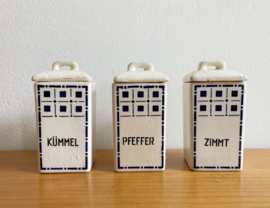 3 vintage aardewerk potten met deksel. Antieke voorraad potjes - Duits