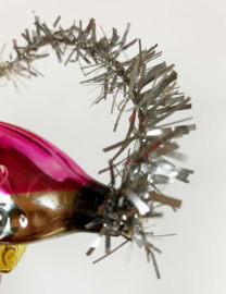 Kleurrijke vintage kerstbal - zeppelin.  Antieke kerstversiering - luchtschip
