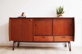 Houten vintage dressoir. Toffe retro design kast / Mid Century sideboard
