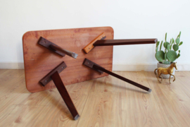Houten vintage bijzettafel. Mid Century retro design tafeltje