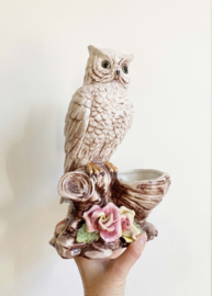 Super-kitsch bloempot met uil, Capodimonte? Vintage pot met bloemen en vogel