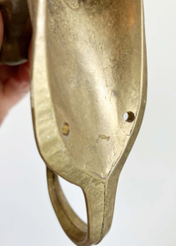 Goudkleurige haak in de vorm van een paard. Messing (?) vintage wandhaak.