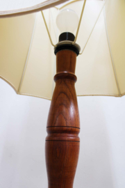 Japandi / Wabi Sabi lamp  met beige kap. Houten vintage schemerlamp