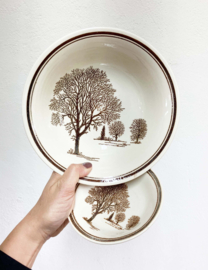 Twee aardewerk vintage schaaltjes met bomen. 2 retro kommetjes / borden