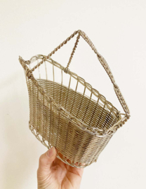 Zilverkleurige fleshouder. Vintage wijn mandje, zilver filigraan?