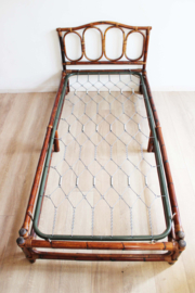 Rotan vintage bed uit de '70.  Retro daybed van bamboe.