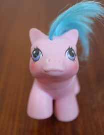 Baby Sniffles met ketting. Vintage My Little Pony - G1 - Hasbro. Retro MLP baby paardje