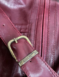 Italiaanse rood lederen vintage handtas - Carol. Bordeauxrode leren schoudertas.
