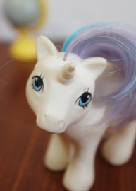 Baby Glory: Vintage G1 My Little Pony - Hasbro. Retro speelgoed unicorn