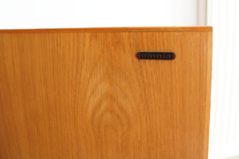 Houten vintage Omnia dressoir. Retro design kast, jaren 80