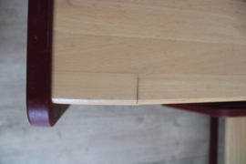 Retro kinder tafel met twee bankjes - Ypperlig. Design Hay voor IKEA.