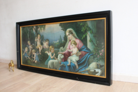 Grote religieuze print in zwarte lijst. Vintage prent, Maria met baby Jezus en engeltjes