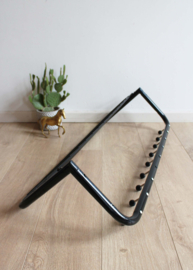 Zwarte vintage kapstok. Retro design - Vermoedelijk Niels Gammelgaard voor IKEA