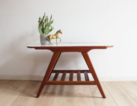 Houten vintage salontafel met formica blad. Retro design tafel/coffee table