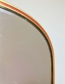 Vintage spiegel in gouden lijst. Retro wandspiegeltje