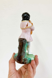 Set van 2 beeldjes van kinderen met hondjes.  Keramieken vintage ornamenten