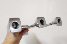 Vintage Brutalist kandelaar. Retro design kaarsenhouder