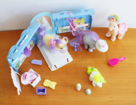 Vintage My little Pony paardensalon - Pretty Parlor. Retro stal met pony's