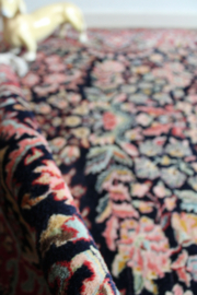 Handgeknoopt Oosters kleed. Vintage Perzisch tapijt met bloemetjes