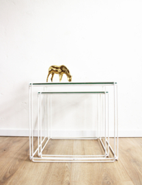 Set vintage bijzettafels, Isocele -  Max Sauze. Wit metalen retro design  mimiset.