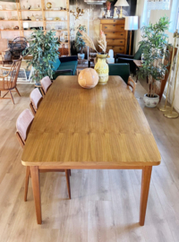 Enorm grote houten vintage eettafel. XXL uitschuifbare retro tafel.