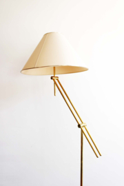 Goudkleurige vintage vloerlamp met beige kap. Hollywood Regency stijl lamp.