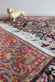 Handgeknoopt Oosters kleed. Vintage Perzisch tapijt met bloemetjes