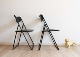 Zwarte vintage klapstoelen - Ted- IKEA. Retro design stoelen - Niels Gammelgaard