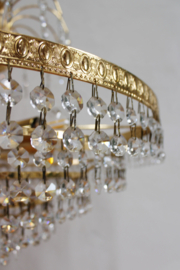 Grote vintage kroonluchter met pegels. Goudkleurige Hollywood Regency hanglamp
