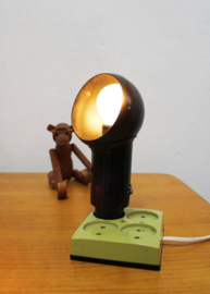 Zwart vintage stekkerlampje. Retro design lamp / stopcontact spotje