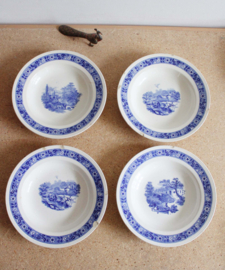 Grote set aardewerk borden, Boch La Louviere. Blauw/wit  vintage servies