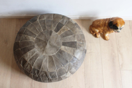 Grote lederen vintage patchwork poef. Retro Ottoman/ lapjes kussen