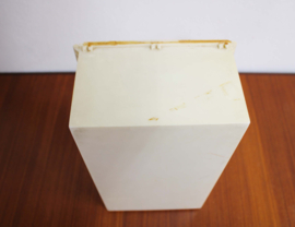 Vintage kledingkast voor Sindy (of Barbie) met inhoud. Retro speelgoed kast