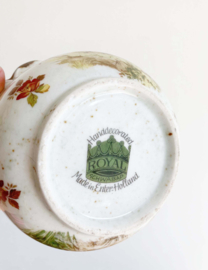 Aardewerk vintage pot met haas en everzwijn. Retro bloempotje