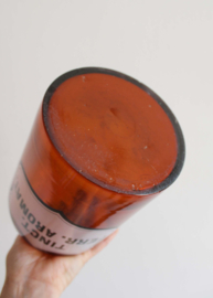 Twee originele apothekersflessen met dop. Bruine vintage stopfles met etiket